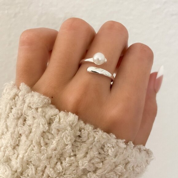 925 Sterling Silver Pearl Ring Minimalist Dainty Ring Pearl Accent Ring - Picture 3 of 8